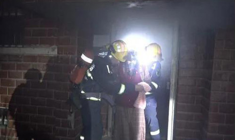 不忍心消防戰(zhàn)士再受傷，合理使用消防滅火設(shè)備