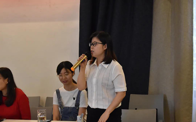 自我介紹.jpg 自我介紹.jpg