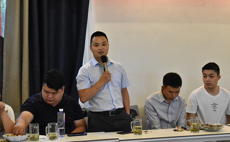 銷售郭經(jīng)理.jpg 銷售郭經(jīng)理.jpg