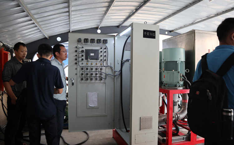 參觀控制柜面板.jpg 參觀控制柜面板.jpg