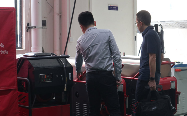 參觀移動細水霧.jpg 參觀移動細水霧.jpg