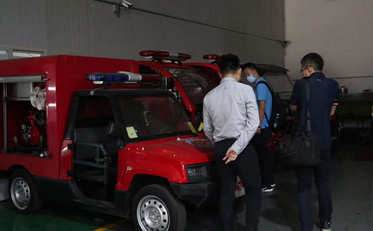 參觀消防摩托車.jpg 參觀消防摩托車.jpg