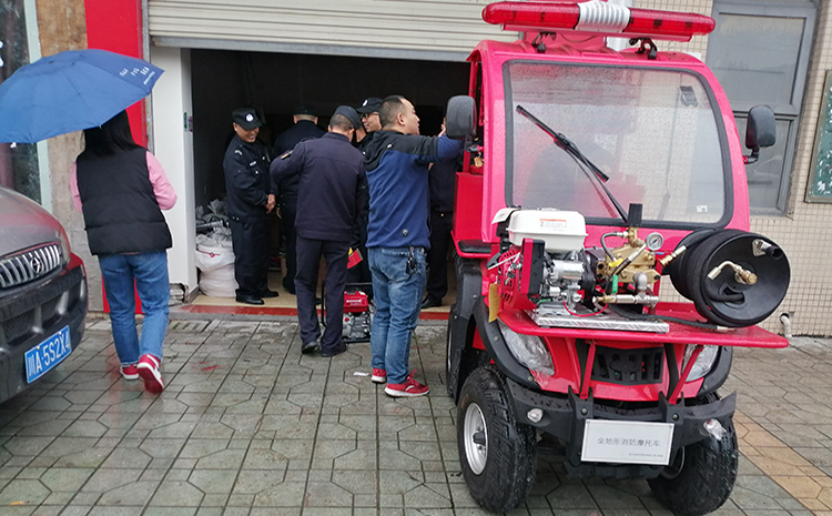 學(xué)府社區(qū)消防摩托車.jpg 學(xué)府社區(qū)消防摩托車.jpg