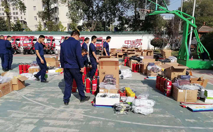 擺放消防摩托車.jpg 擺放消防摩托車.jpg