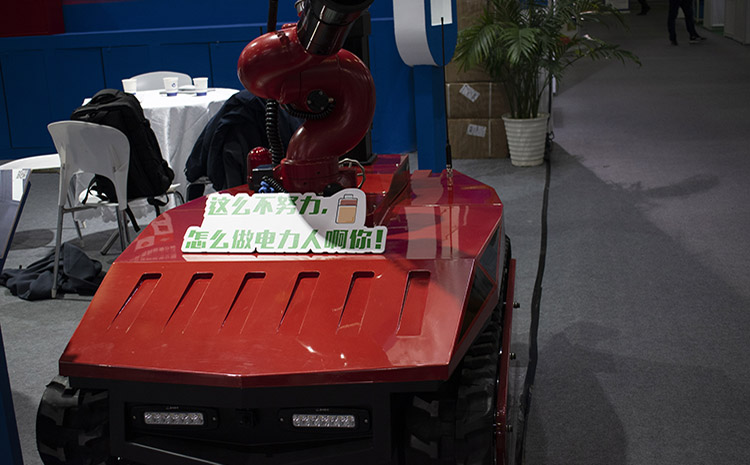 智能消防機(jī)器人.jpg 智能消防機(jī)器人.jpg