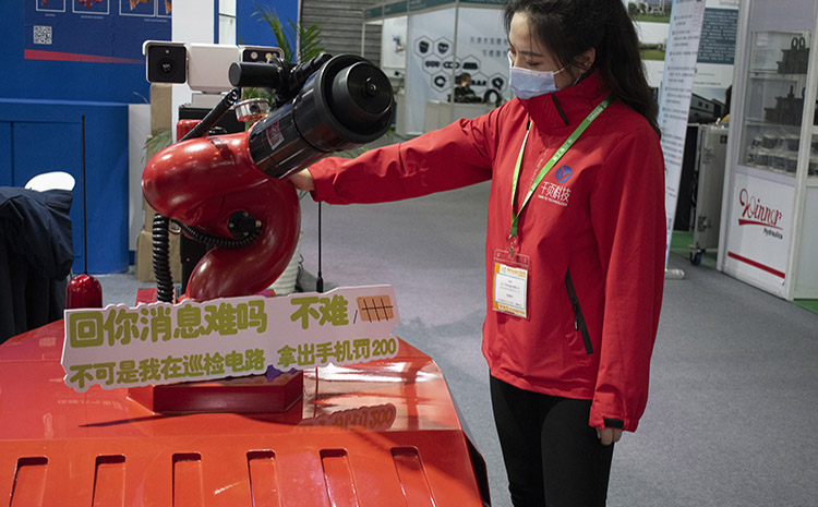 消防滅火機(jī)器人.jpg 消防滅火機(jī)器人.jpg