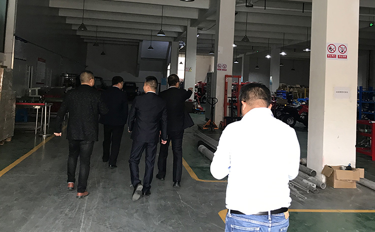 參觀工廠.jpg 參觀工廠.jpg