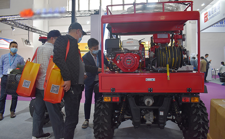 四輪消防摩托車.jpg 四輪消防摩托車.jpg