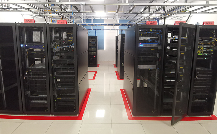 金雞灘煤礦數(shù)據(jù)機房.jpg 金雞灘煤礦數(shù)據(jù)機房.jpg