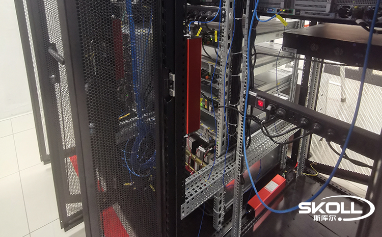 機(jī)房全氟己酮滅火裝置1.jpg 機(jī)房全氟己酮滅火裝置1.jpg