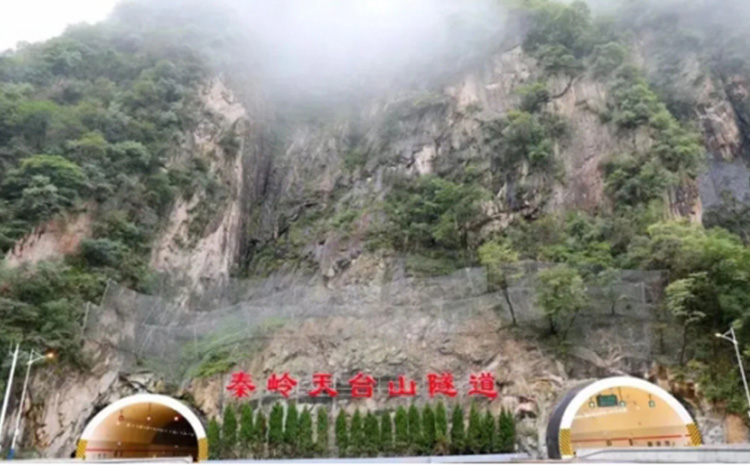 天臺(tái)山隧道.jpg 天臺(tái)山隧道.jpg